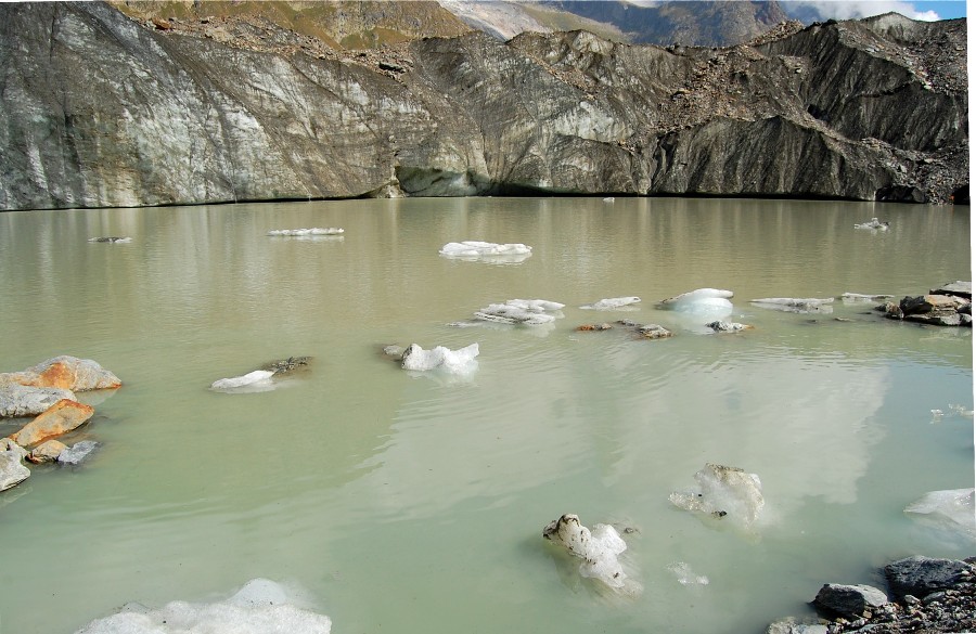 Val Veny (VdA) - il lago del Miage diviso in due